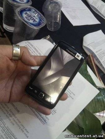Первая фотография смартфона BlackBerry Storm 3