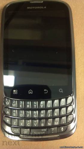 «Шпионские» фото смартфона Motorola Pax с QWERTY-клавиатурой